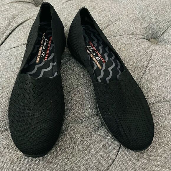 Skechers Classic Fit Memory Foam Slip On Size 9.5 - Picture 4 of 7